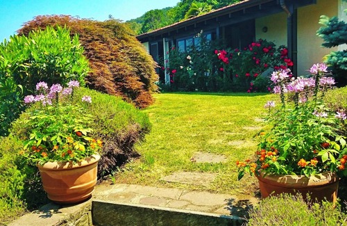 Castelveccana Maison | Maison de 4 pièces ½ avec grand terrain et vue sur le lac de rêve dans un endroit calme et ensoleillé