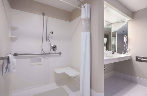 Geneva Hôtel | 41 Lakefront Hotel, Trademark Collection By Wyndham
