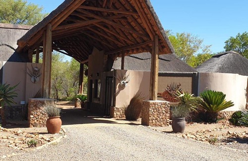 Leeupoort Cabine | 42@ Ditholo Game Lodge