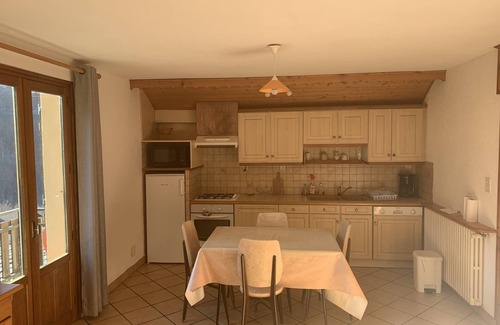 Salins-les-Thermes Appartement | appartement 42 m2 .Ideal pour une cure à Brides ou skier dans les 3 vallées.