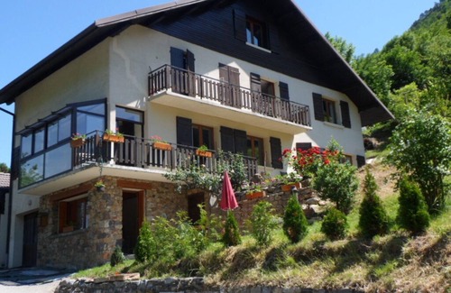 Salins-les-Thermes Appartement | appartement 42 m2 .Ideal pour une cure à Brides ou skier dans les 3 vallées.