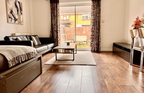 North Woolwich Maison | 42i London. Exactly like the photos