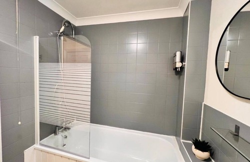 North Woolwich Maison | 42i London. Exactly like the photos