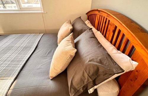 North Woolwich Maison | 42i London. Exactly like the photos