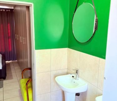Emalahleni Appartement | 43 Home self Catering with backup power and High speed WiFi