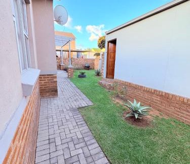 Emalahleni Appartement | 43 Home self Catering with backup power and High speed WiFi
