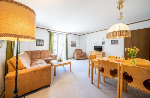 Vulpera Appartement | 4402 Geraeumige, zweckmaessig eingerichtete Maisonette-Wohnung mit mit Blick auf die Villa Engiadina