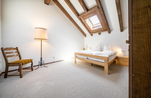 Vulpera Appartement | 4402 Geraeumige, zweckmaessig eingerichtete Maisonette-Wohnung mit mit Blick auf die Villa Engiadina
