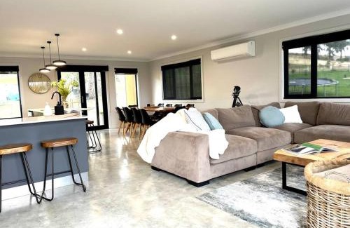 Surveyors Bay Maison | 44onRoaring - in the Huon Valley