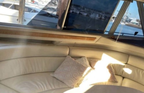Freeport's Nautical Mile Location De Bateaux | 45 foot yacht with heat! 2 bedroom apartment inside with 2 TVs and full kitchen.