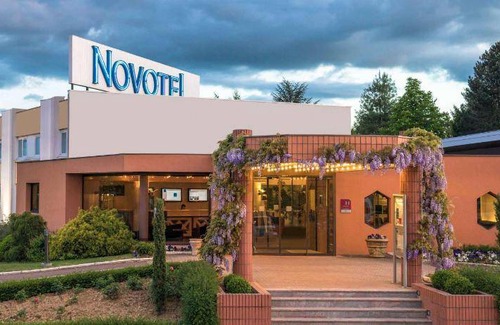 Sennece-les-Macon Hôtel | 45 m² Hôtel ∙ 127 personnes