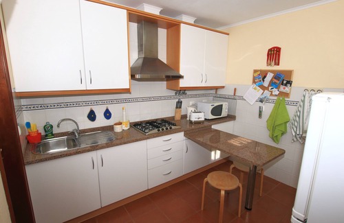 Praia das Macas Cottage | Private garden & BBQ, 5 mins walk to the beach, Praia das Maçãs, Sintr