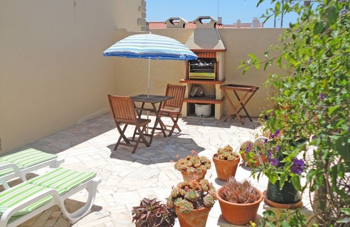 Praia das Macas Cottage | Private garden & BBQ, 5 mins walk to the beach, Praia das Maçãs, Sintr