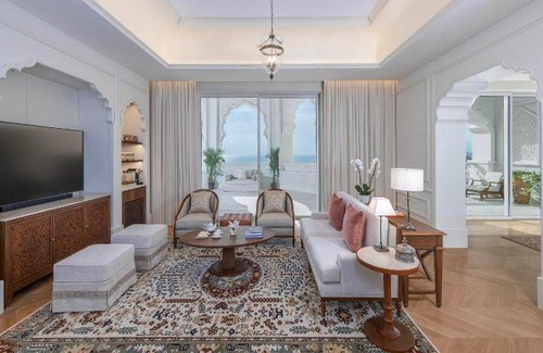 West Bay Hôtel | 459 m² Hôtel ∙ 5 chambres ∙ 11 personnes