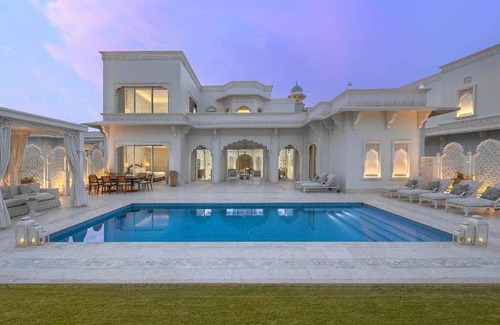 West Bay Hôtel | 459 m² Hôtel ∙ 5 chambres ∙ 11 personnes