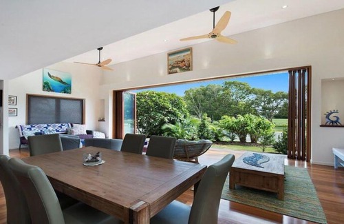 Currimundi Maison | 46 Gothic Parade Currimundi QLD