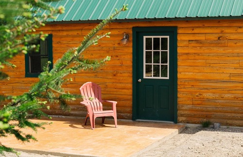 Columbia Falls Cabine | #48 - Flagpole View Cabins - King Cabin