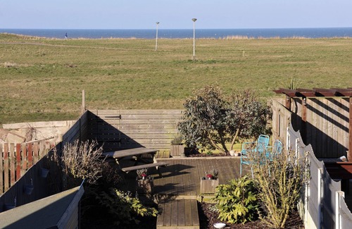 Withernsea Cottage | 48 WAXHOLME ROAD, pet friendly, country holiday cottage in Withernsea