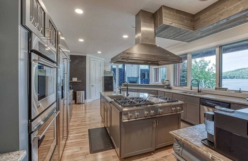 Fishs Eddy Maison | 4800 Sq Ft Catskills Lake Mansion W/Hot Tub!