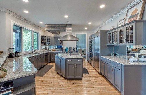 Fishs Eddy Maison | 4800 Sq Ft Catskills Lake Mansion W/Hot Tub!