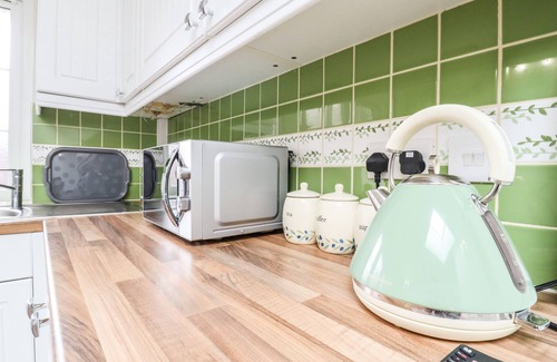 Barling Cottage | 493 LITTLE WAKERING ROAD, with a garden in Little Wakering