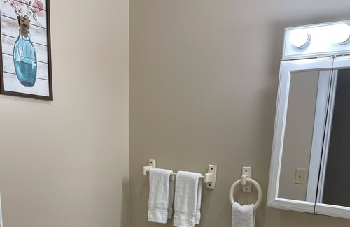 Summerlee Maison | 498 C Terry Ave