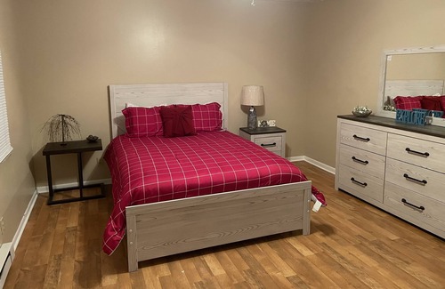 Summerlee Maison | 498 C Terry Ave