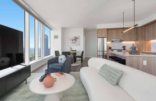The Loop Appartement | 49th Fl Luxury Retreat + Stunning Lake Views