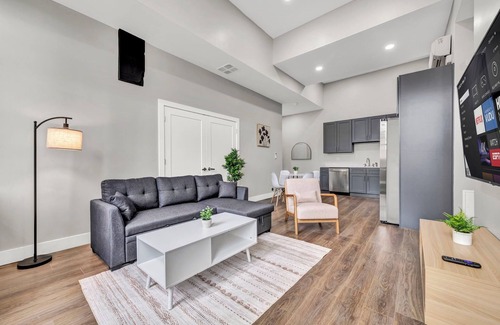 Cleveland Appartement | 4Bd+65"TV+Crib+8 Min Away from DT CLE