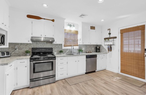 Cherry Grove Beach Maison | 4BD Charming Beach Home-Pet Friendly-Cherry Grove