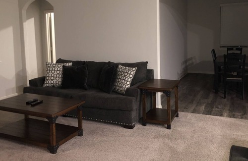 Mustang Maison | 4BD HOME NEAR AIRPORT/ DOWTOWN/ FFA/ OUTLET MALLS AND MUCH MORE