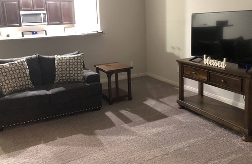 Mustang Maison | 4BD HOME NEAR AIRPORT/ DOWTOWN/ FFA/ OUTLET MALLS AND MUCH MORE