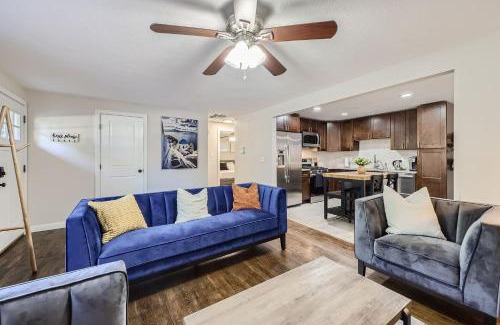 Lamar Heights Area Maison | 4BD - Hot Tub, BBQ, Games - 10 Mins to Olde Town