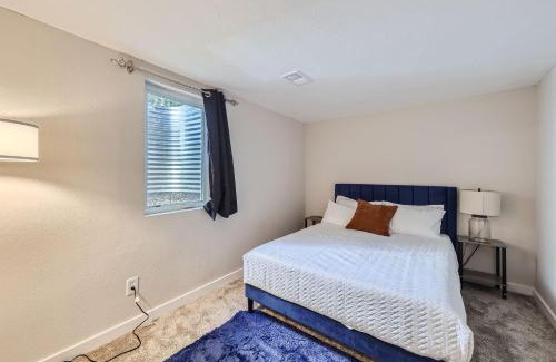 Lamar Heights Area Maison | 4BD - Hot Tub, BBQ, Games - 10 Mins to Olde Town