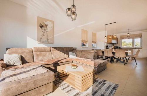 Mali Vareski Villa | Villa 4 chambres avec piscine et aire de jeux à proximité de la plage de Duga Uvala
