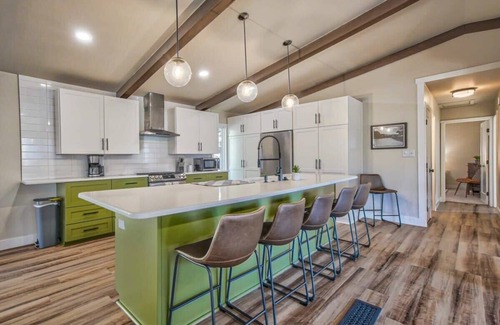 Briargate Maison | 4BD w/Hot Tub & Game Lounge Dog Friendly USAFA
