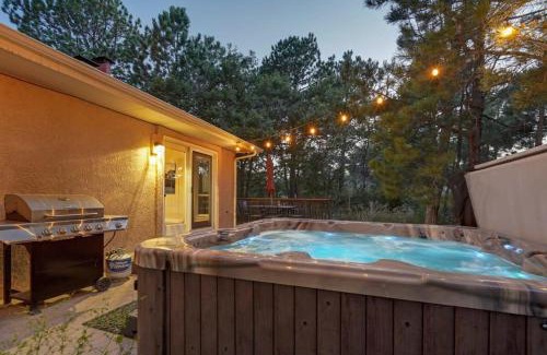Briargate Maison | 4BD With Game Lounge Hot tub Dog Friendly USAFA