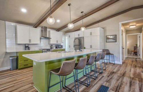 Briargate Maison | 4BD With Game Lounge Hot tub Dog Friendly USAFA