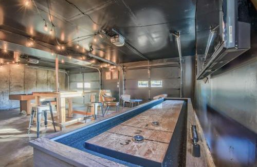 Briargate Maison | 4BD With Game Lounge Hot tub Dog Friendly USAFA