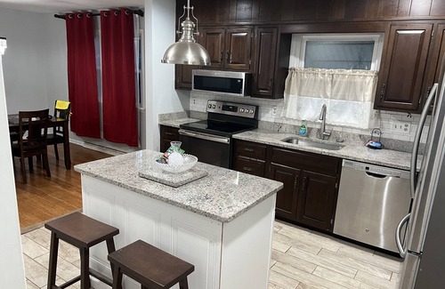 Lancaster Maison | 4Bd with pool near Sight & Sound, Spooky Nook Sport