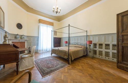 Oltrarno Appartement | 4bdrm elegant apartm in Private Estate, shared Swimmingpool, Maze Garden