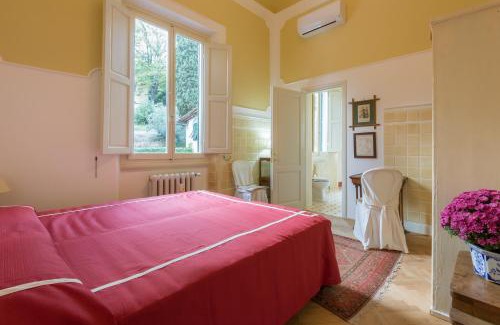 Oltrarno Appartement | 4bdrm elegant apartm in Private Estate, shared Swimmingpool, Maze Garden