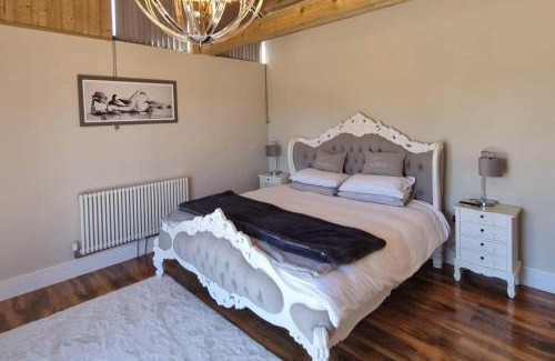 Fangfoss Maison | 4Bed Lodge Sleeps8-Pet Friendly-Hot Tub-Log Burner