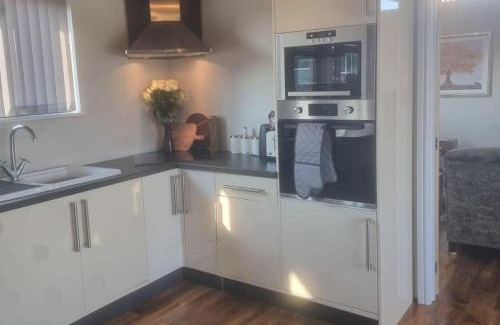 Fangfoss Maison | 4Bed Lodge Sleeps8-Pet Friendly-Hot Tub-Log Burner