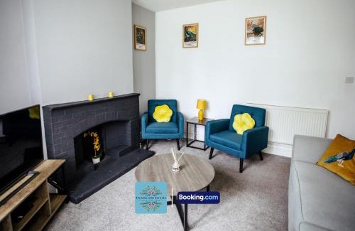 Hagley Appartement | 4Bedroom House By Escape & Estates Short Lets & Serviced Accommodation Stourbridge With Private Garden & Off Road Parking