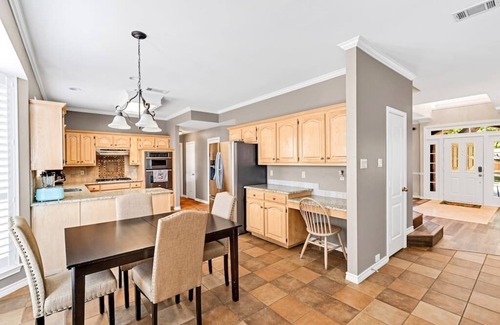 Grapevine Maison | 4BR, 2.5BA, sleep 11, close to highway and airport