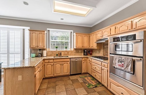 Grapevine Maison | 4BR, 2.5BA, sleep 11, close to highway and airport