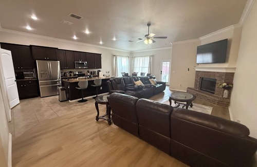 Lubbock Maison | 4BR 2B Retreat w Garage, Huge Fence Yard & Pet-Friendly – Near TTU & Hospitals
