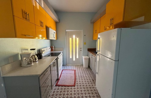 Arecibo Pueblo Appartement | 4BR/2BA Centrally-located in Arecibo Near Beach UNIT 1