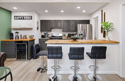 Pittsburgh Maison | 4BR 2BA Perfect for Relaxation, 9 Mins to Downtown